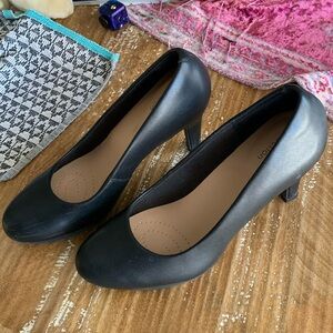 Clarks pumps black size 9